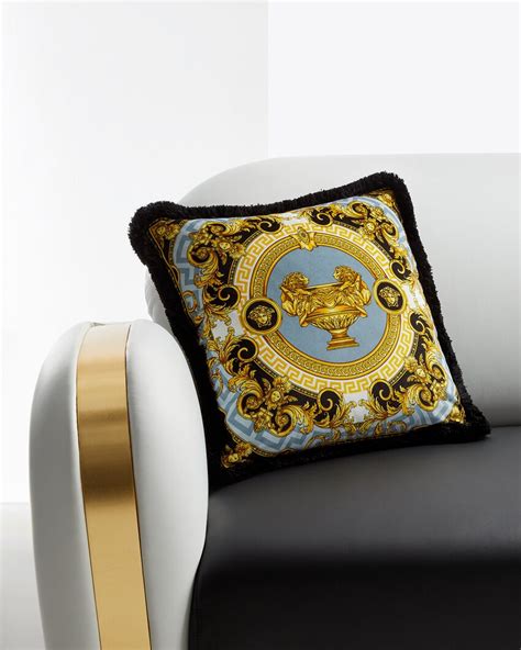 coupe des dieux coffee table versace home|La coupe des dieux throw .